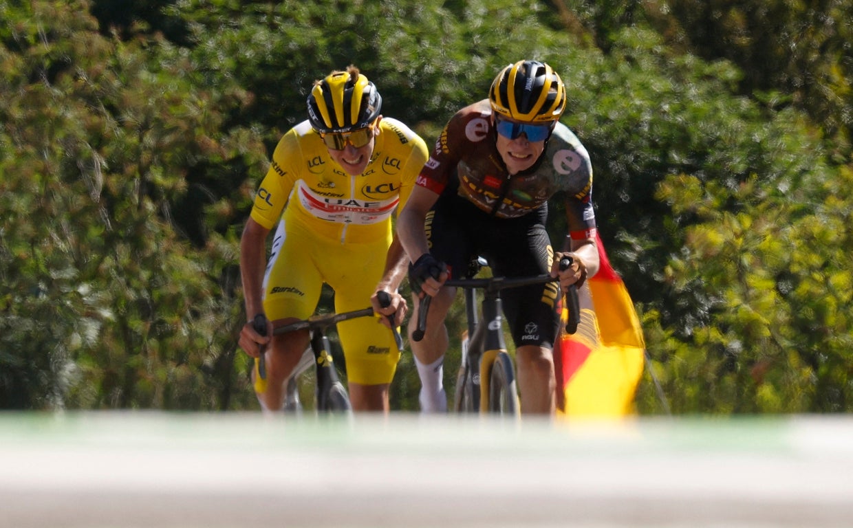 Pogacar y Vingegaard en la llegada de La Planche des Belles Filles