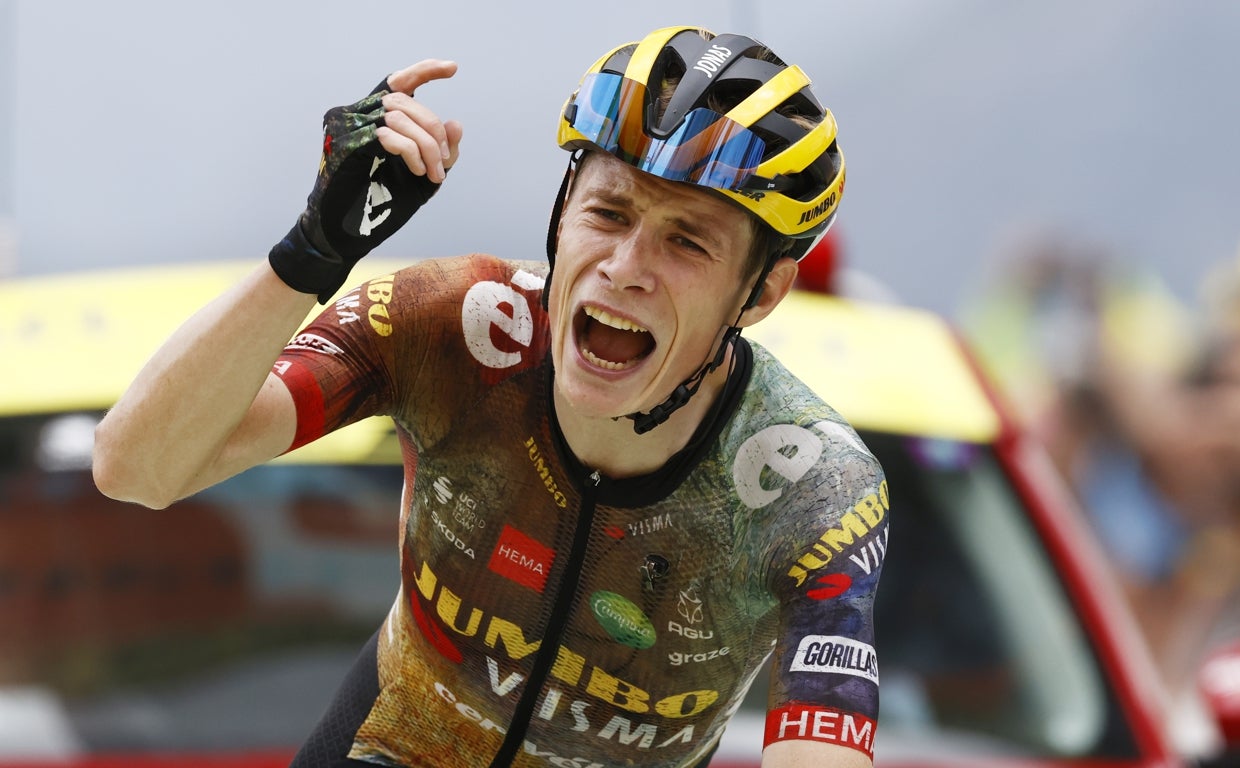 EL nuevo líder del Tour de Francia, Jonas Vingegaard tras vencer en el Col du Granon