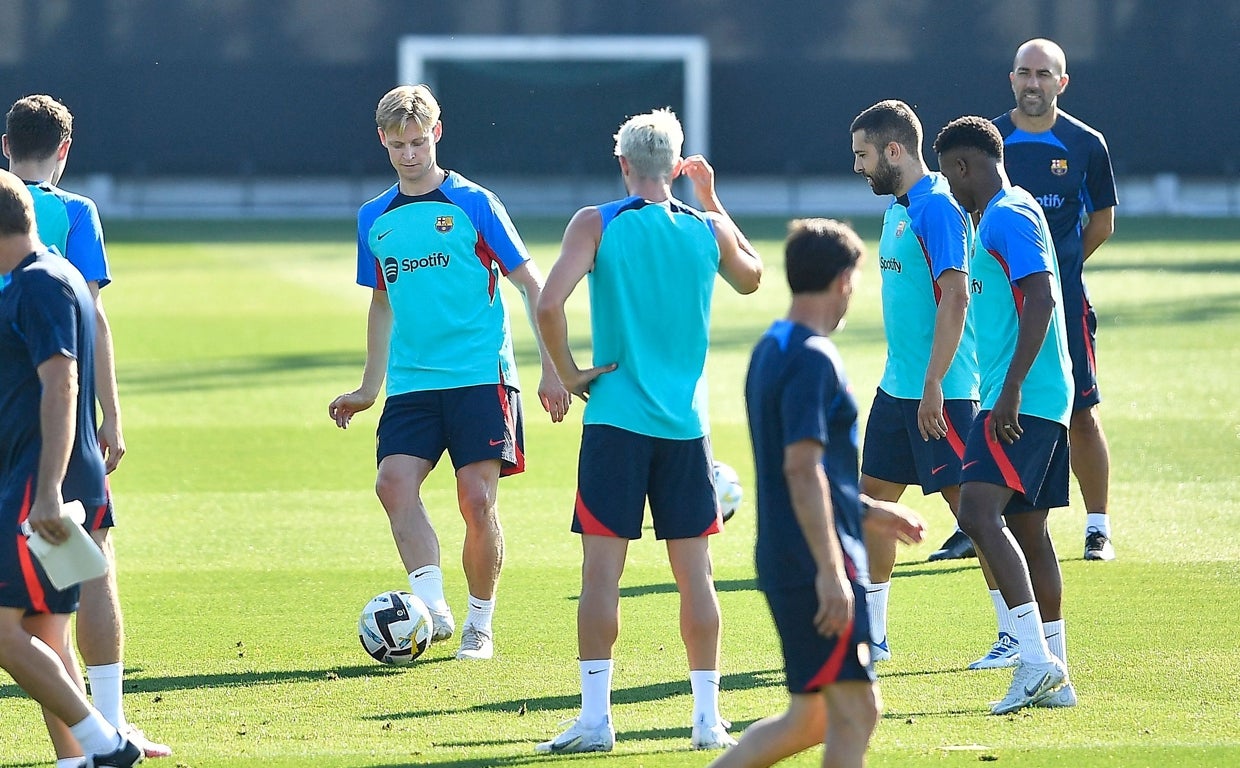 Frenkie de Jong, durante el entrenamiento con el Barcelona
