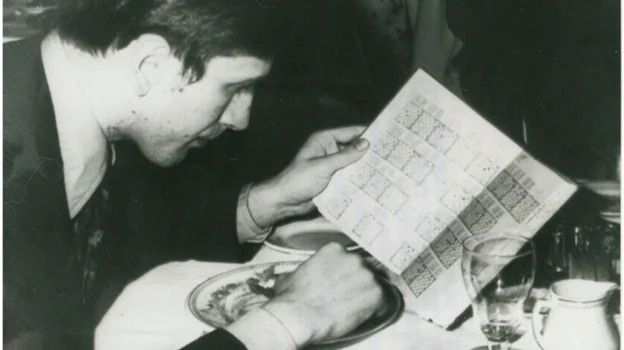 Bobby Fischer estudia en Nueva York las partidas de Spassky a todas horas