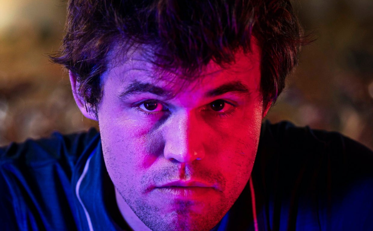 Magnus Carlsen se dejó fotografiar en su visita fugaz al torneo de Candidatos, en Madrid
