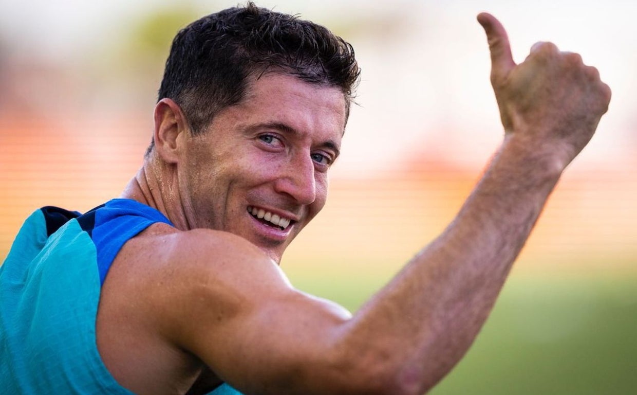 Lewandowski levanta el pulgar