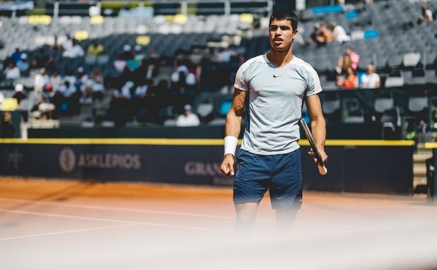 Alcaraz arrolla a Khachanov y alcanza las semifinales en Hamburgo