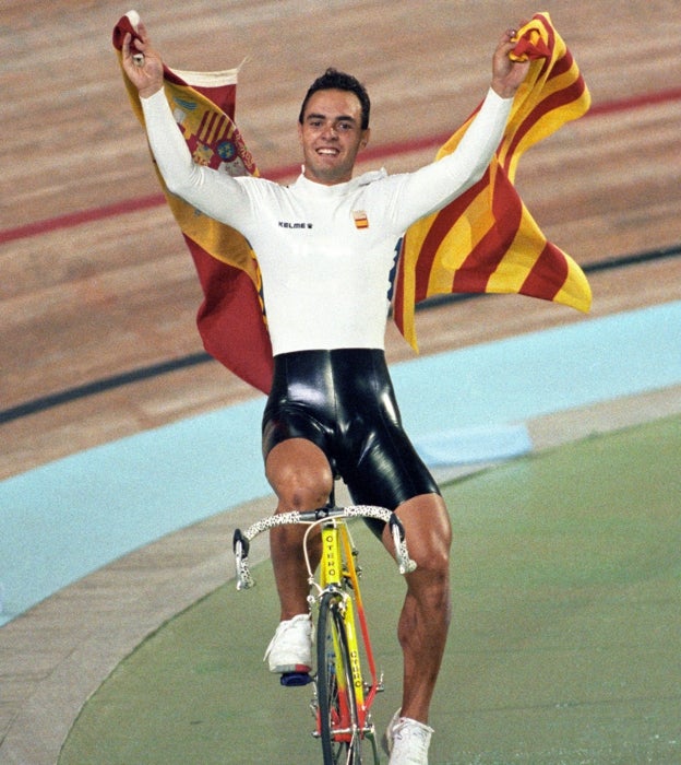 Moreno, celebrando su triunfo con la bandera de España y de Cataluña