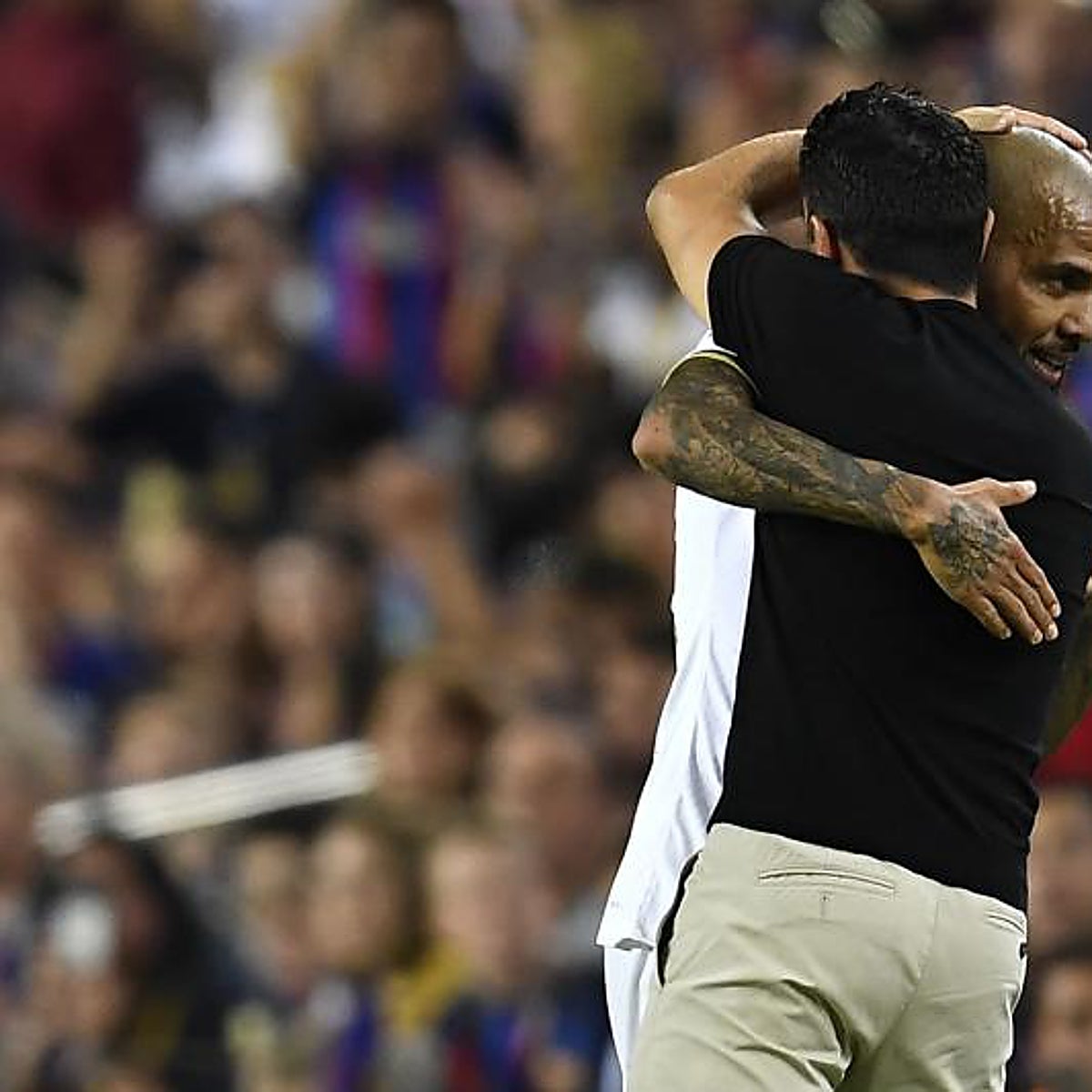 El surrealista posado de Xavi Hernández