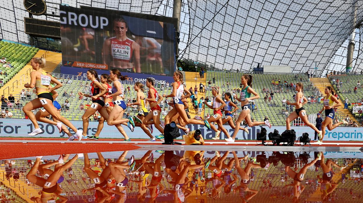 Carolina Robles se cae, se levanta y se mete por tiempos en la final europea de los 3.000 obstáculos