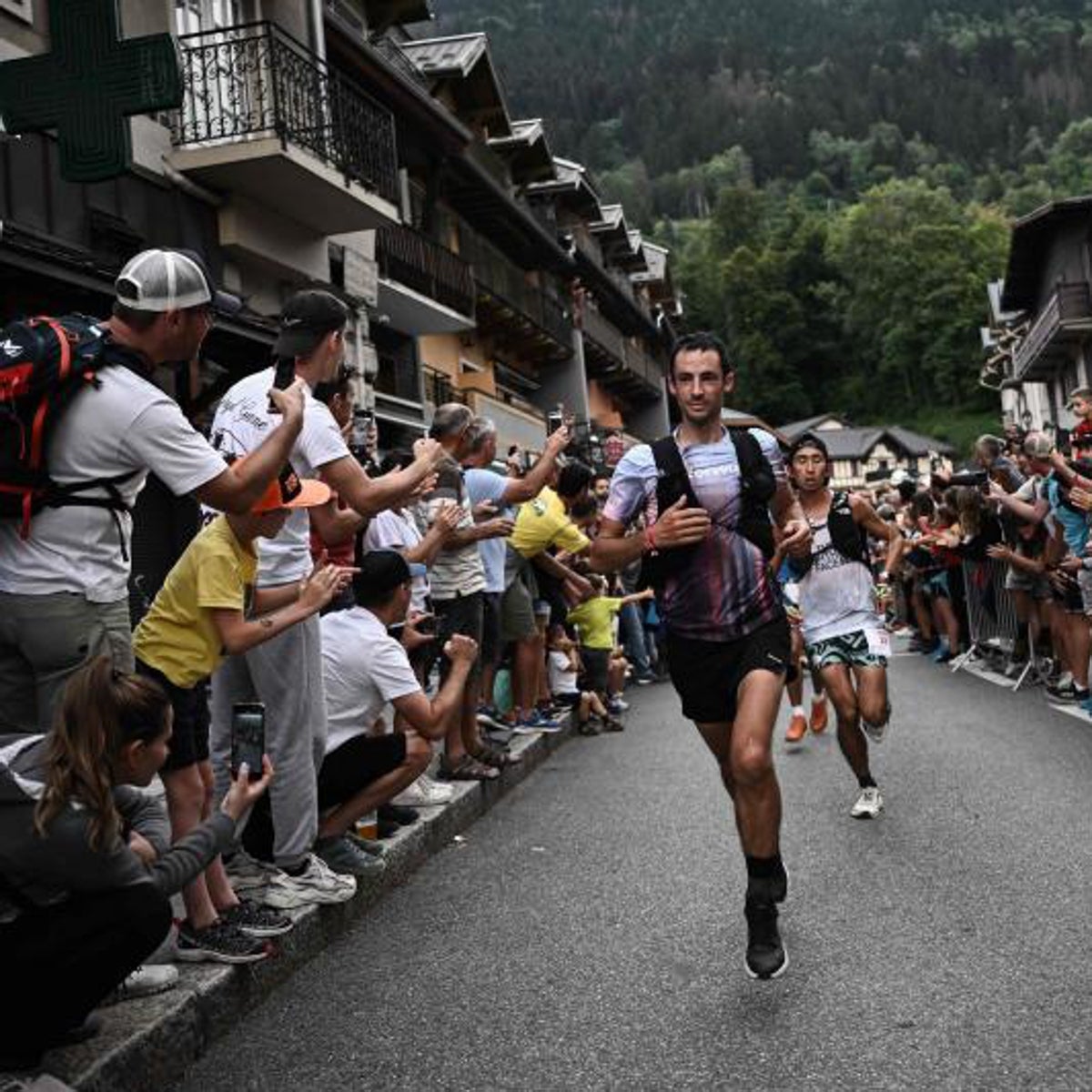 El español Kilian Jornet marca un nuevo récord en su cuarta victoria en el mítico Ultra-Trail de Mont Blanc