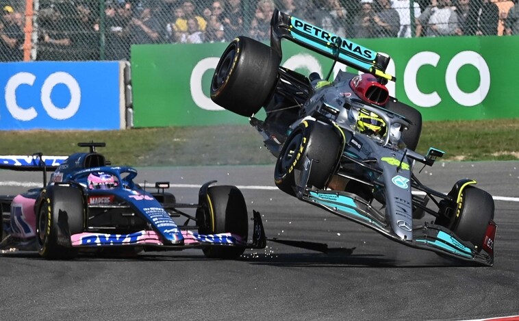 Alonso, sobre Hamilton: «¡Qué idiota! Solo sabe conducir cuando va primero»
