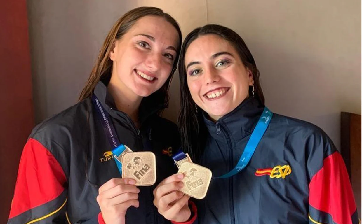 Marina García y Carmen Beato, con las medallas de oro conquistadas en Quebec