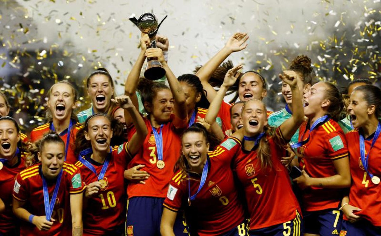 Las jugadoras de la selección, con el título mundial