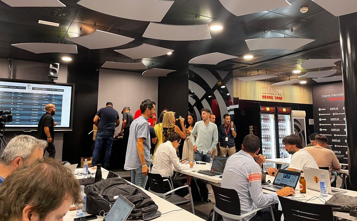 Las oficinas de LaLiga, ayer durante el cierre del mercado