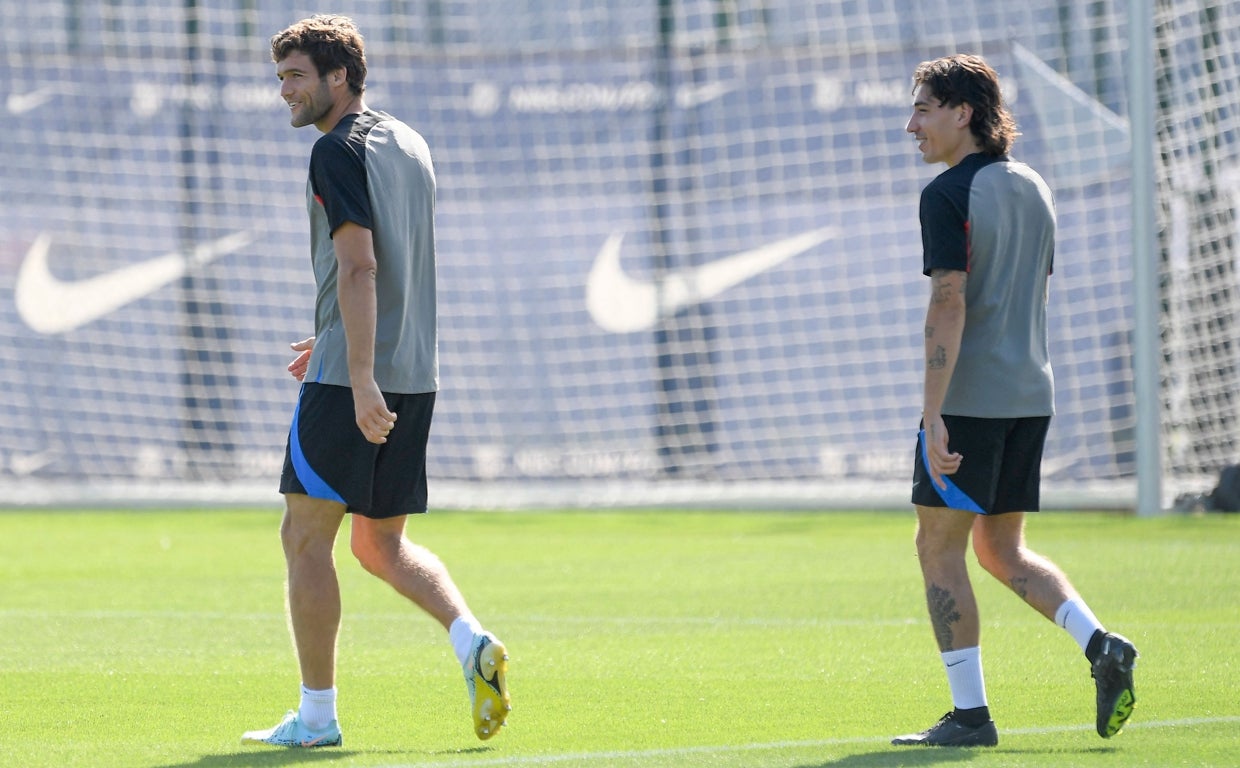 Marcos Alonso y Héctor Bellerín salen a entrenar este pasado martes por la mañana