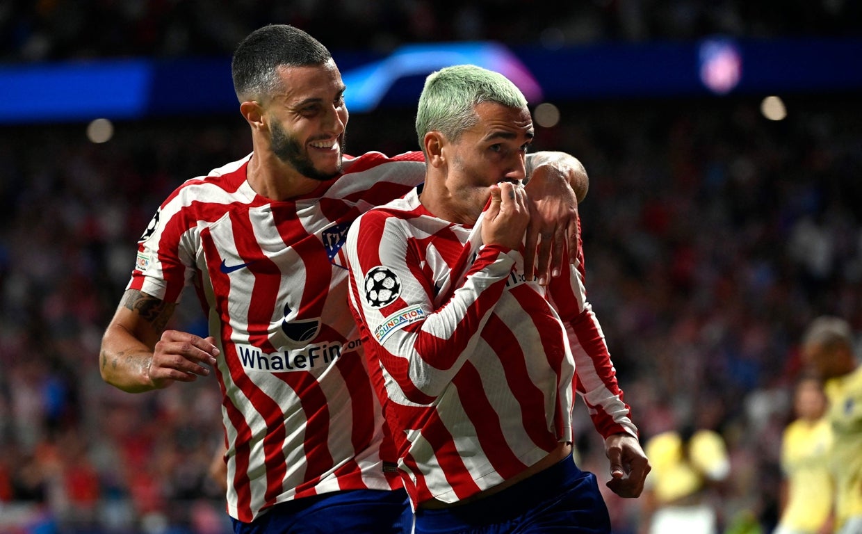Griezmann celebra junto a Hermoso su gol ante el Oporto
