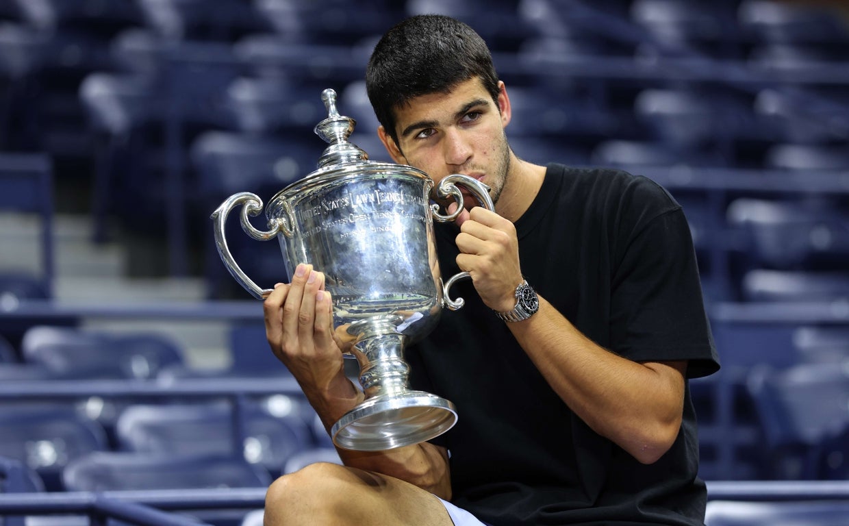Alcaraz, tras ganar el US Open, durante una sesión de fotografías