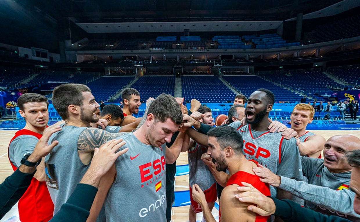 Los jugadores dela selección se conjuran tras el último entrenamiento