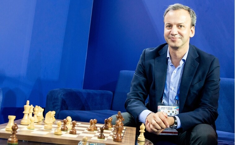 La FIDE tira de las orejas a Carlsen y pide pruebas para investigar las supuestas trampas de Niemann