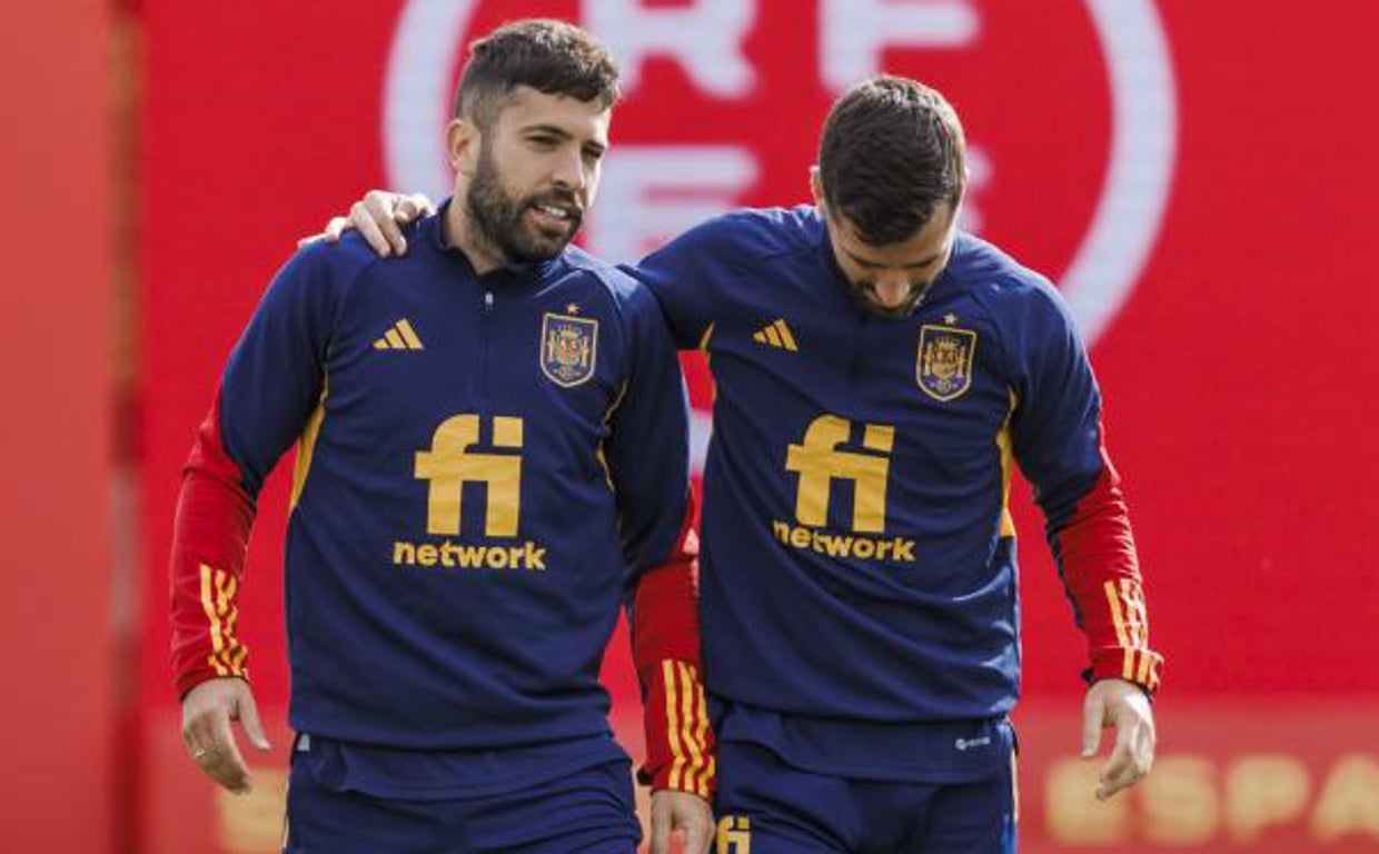 Jordi Alba, junto a José Gayà, durante el entrenamiento de ayer en Las Rozas