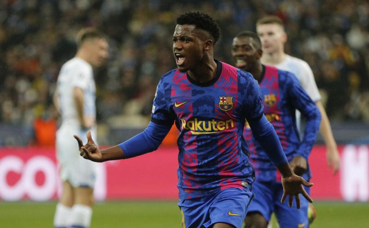 Ansu Fati celebra un gol con el Barcelona