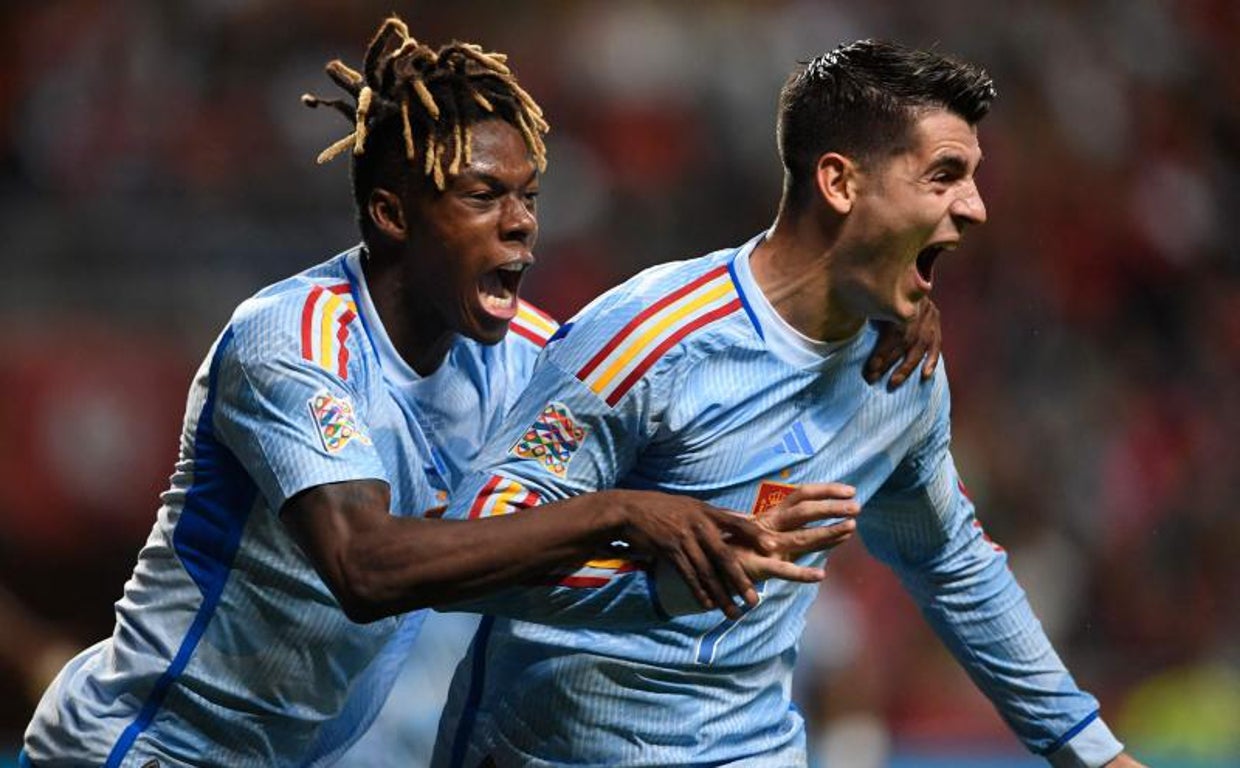 Nico Williams y Morata, tras el gol de España a Portugal en el Municipal de Braga