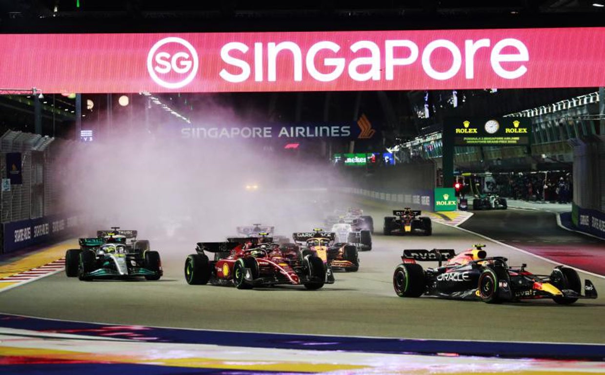 Los coches, en la salida del Gran Premio de Singapur