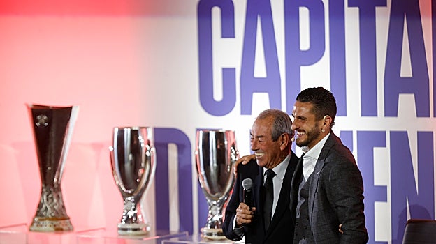 Koke, junto a Adelardo