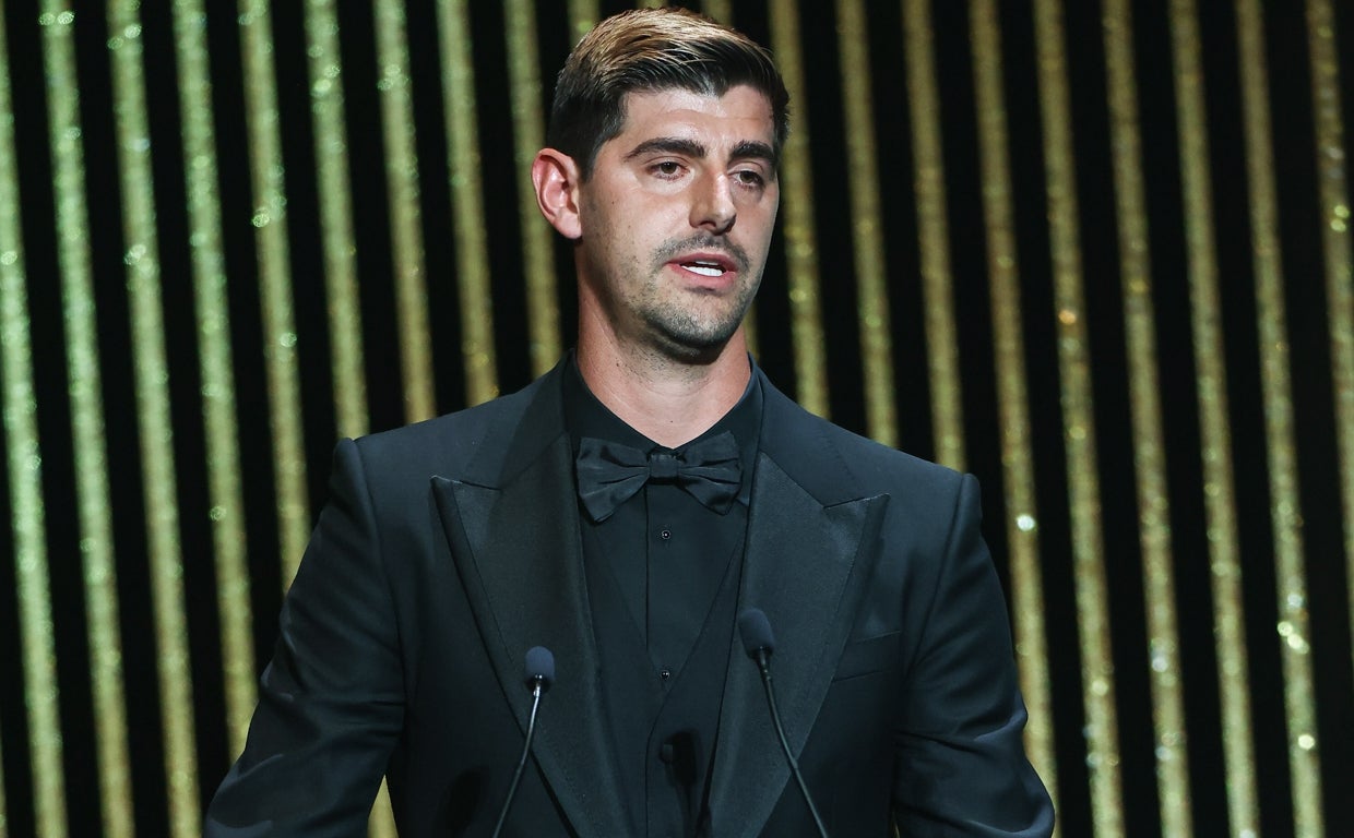 Courtois pronuncia su discurso durante la gala del Balón de Oro 2022