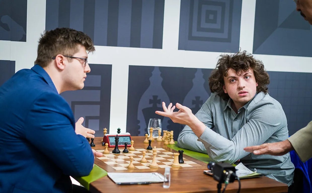 Sevian y Niemann discuten con el árbitro lo ocurrido