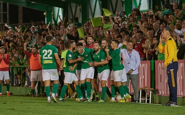 Del bar del pueblo al hogar del pensionista: así es la fiesta del sorteo de Copa en el fútbol modesto