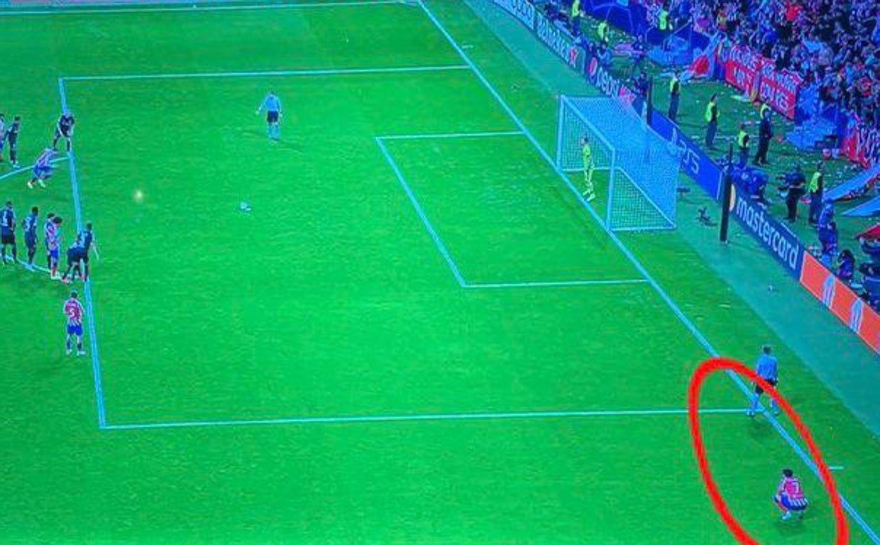 El lanzamiento del penalti final en el Atlético-Leverkusen fue un despropósito
