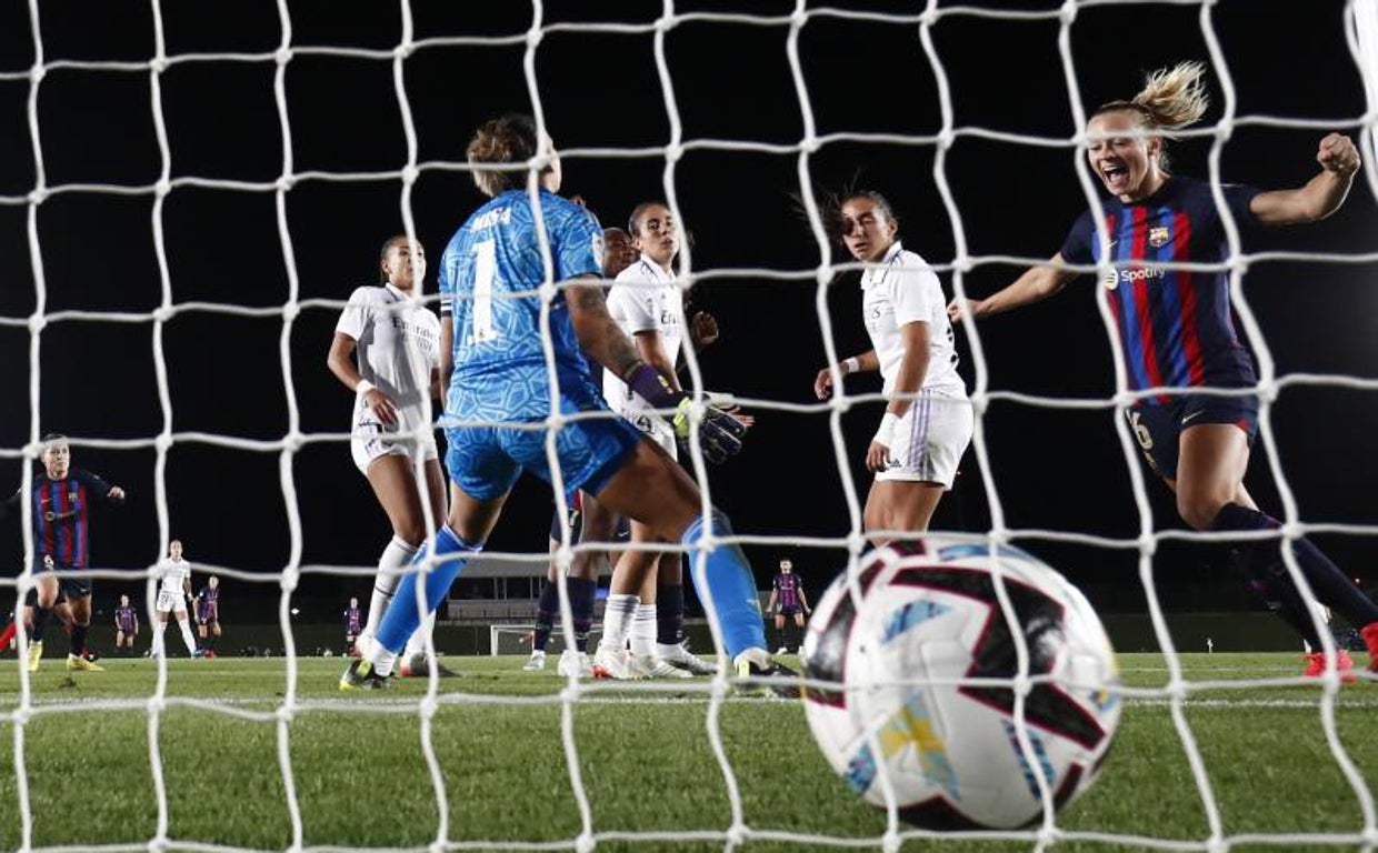 La guardameta del Real Madrid, Misa Rodríguez, tras encajar el 0-4