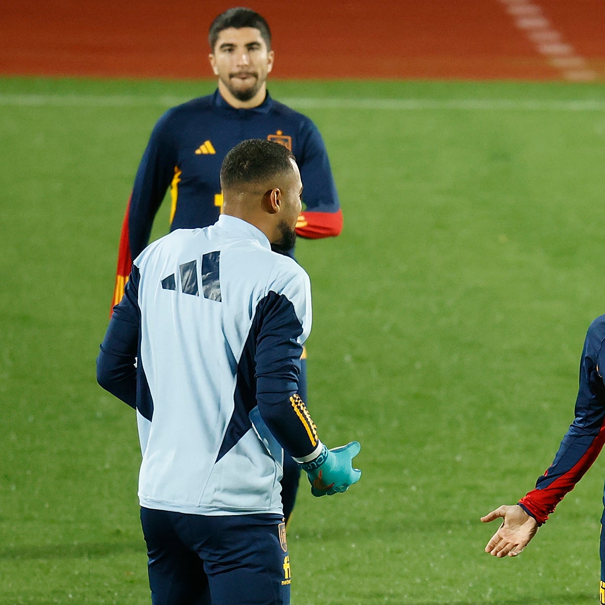 Gayà: «Un sueño de niño se va al traste por un esguince leve»