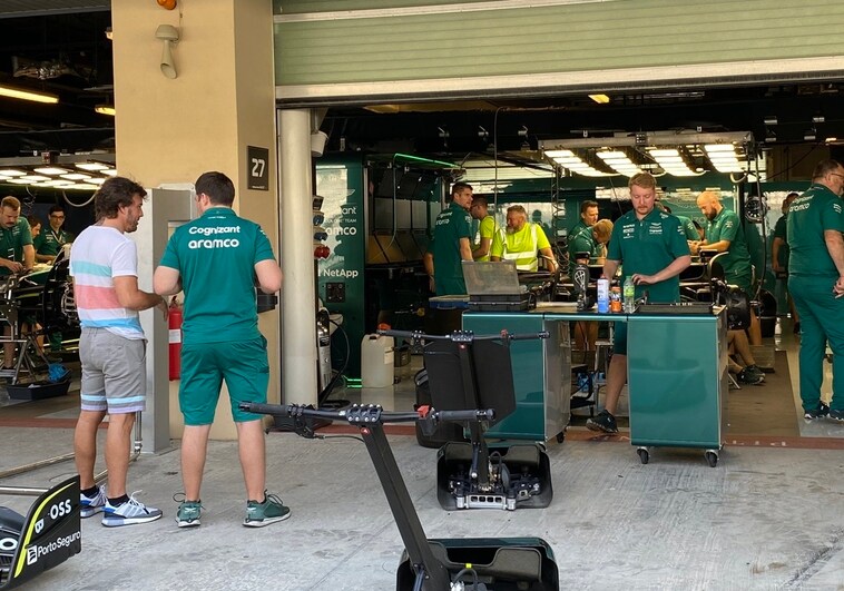 Fernando Alonso ya trabaja en el garaje de Aston Martin