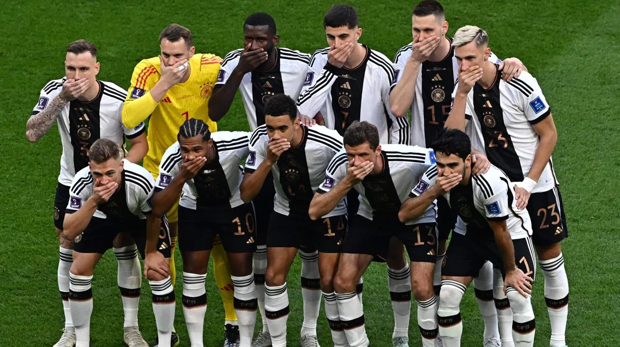 Cinco almohada Decremento El poderoso gesto de protesta de Alemania en el partido del Mundial de Qatar