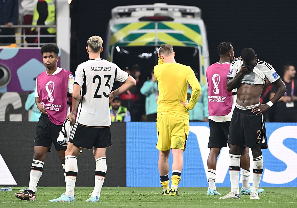 Los alemanes, cabizbajos tras la derrota con Japón