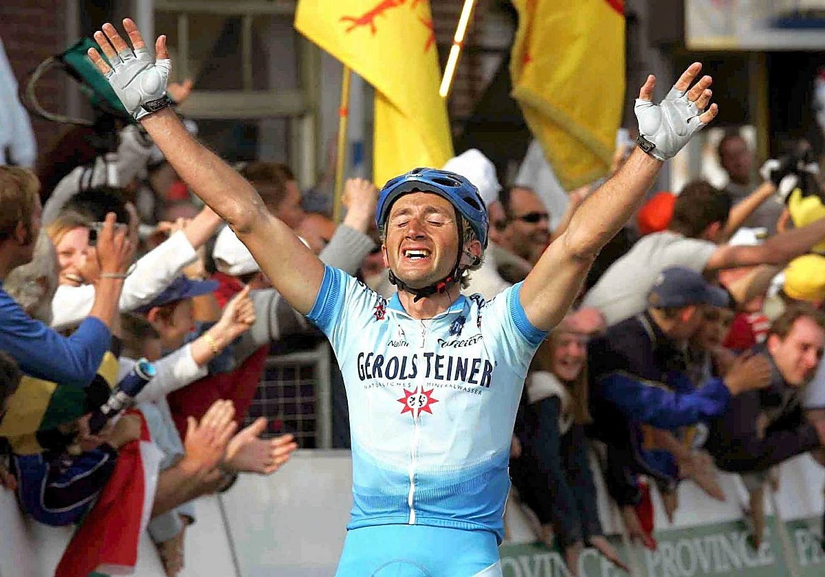 Davide Rebellin celebra su victoria en la Lieja - Bastoña - Lieja de 2004