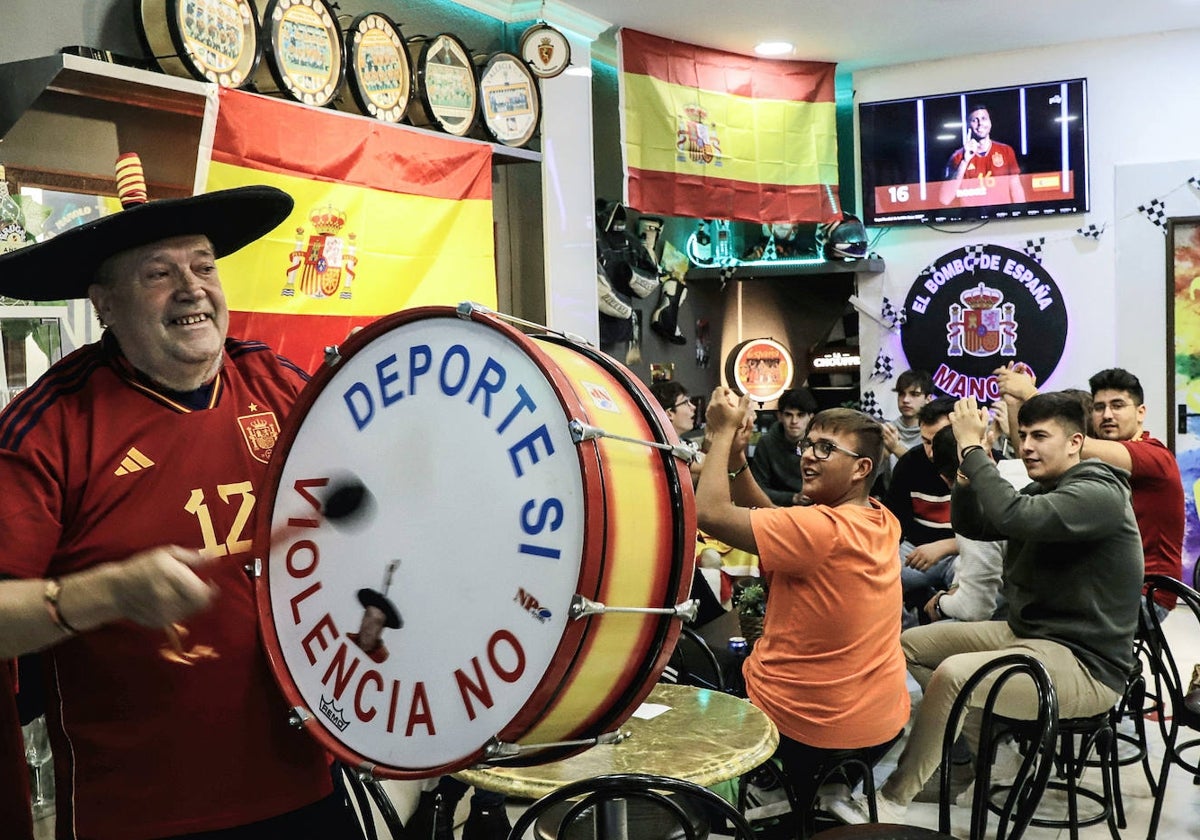 Manolo el del bombo, sobre su ausencia en el Mundial: «Oiga, yo no soy ningún jeta. A la selección le cuesto muy poco dinero»