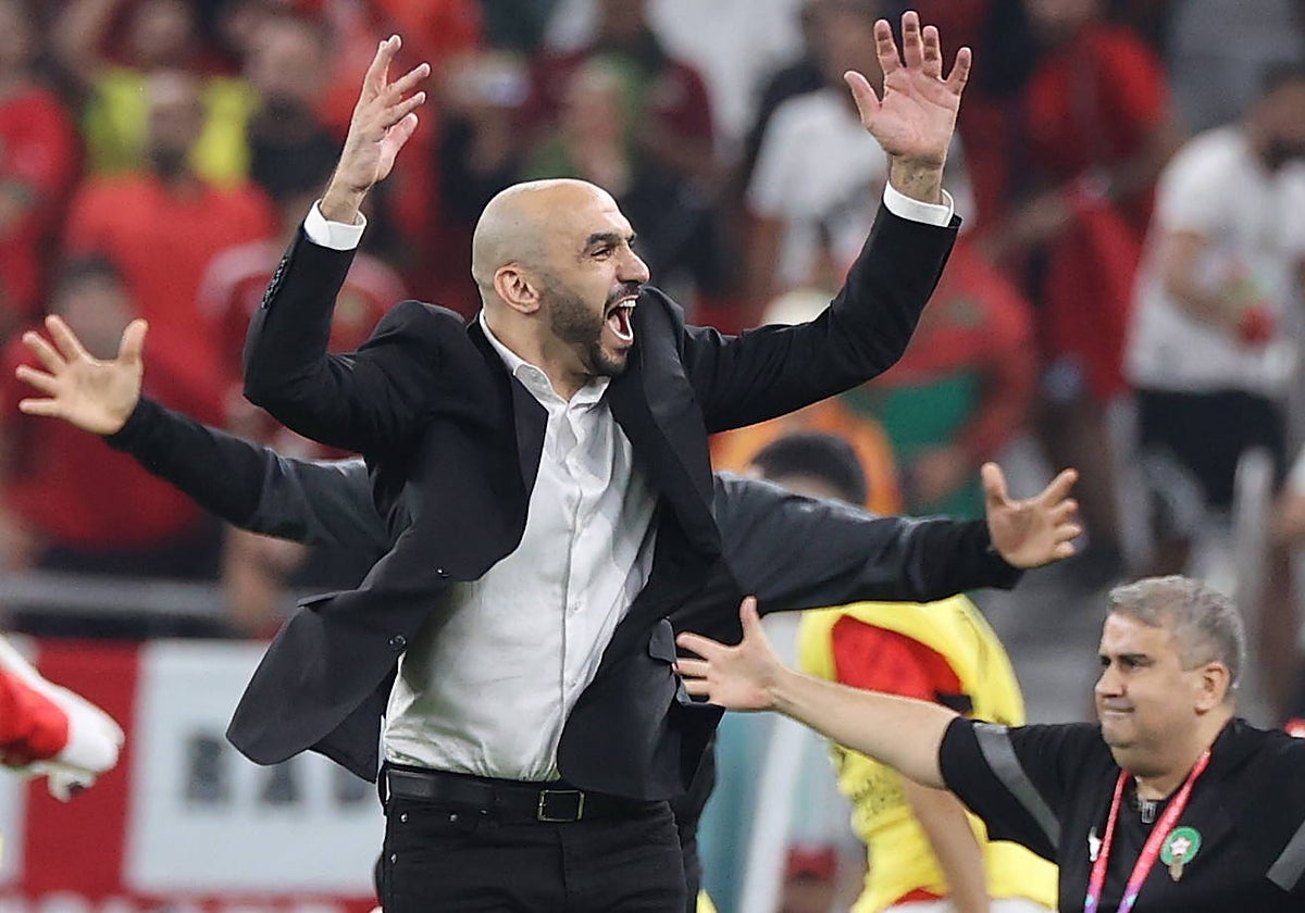 Walid Regragui celebra el pase a octavos