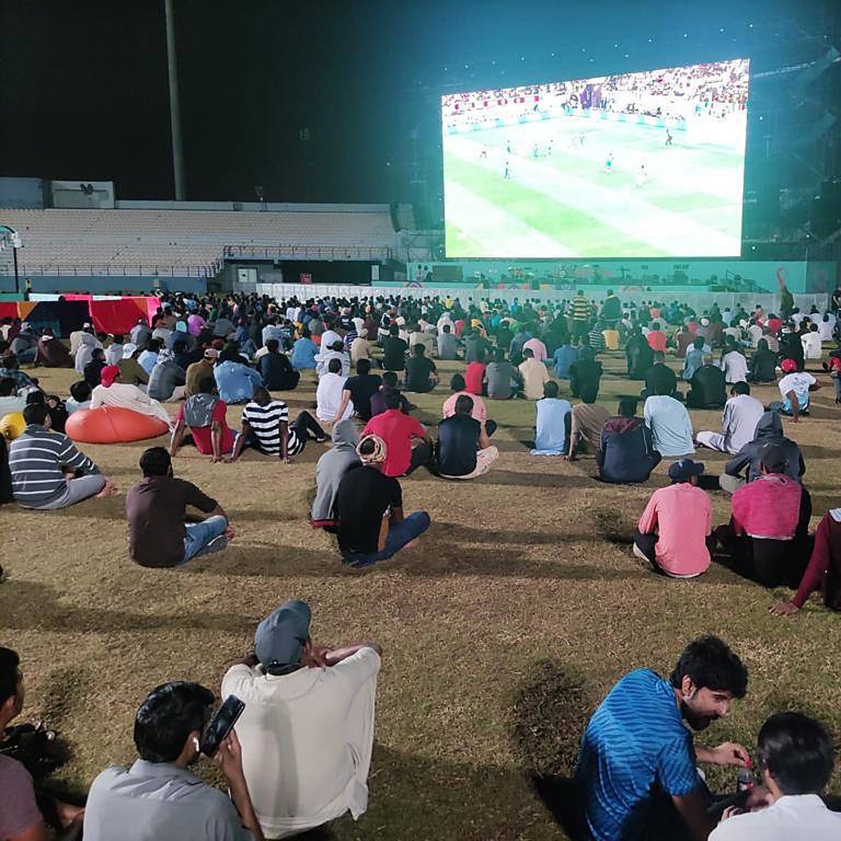 El Mundial de los pobres: un día en la 'fan zone' de los suburbios de Qatar