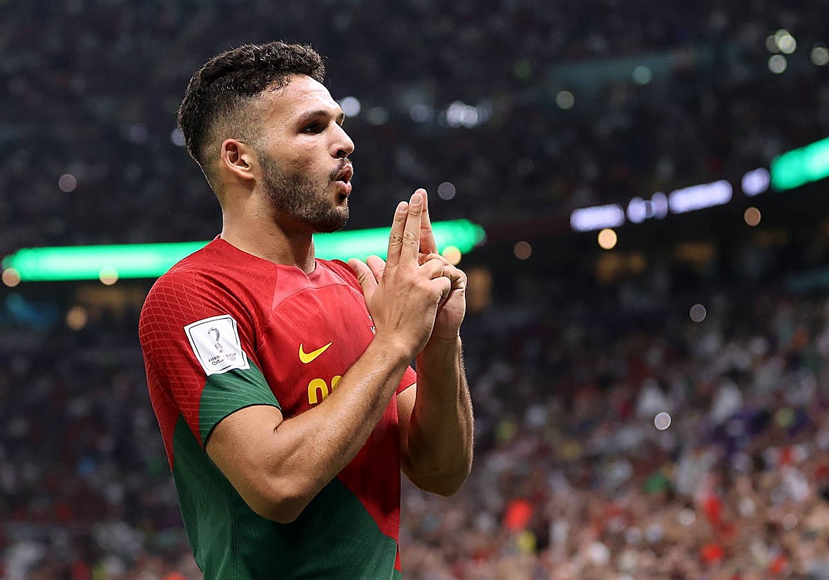 Gonçalo Ramos celebrando uno de sus tres goles a Suiza