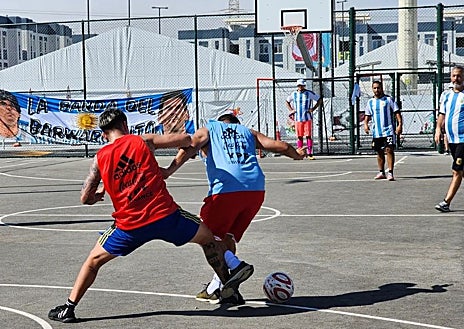 Imagen secundaria 1 - El barrio de argentinos en Qatar: «¿No sabrás tú de un boleto?»