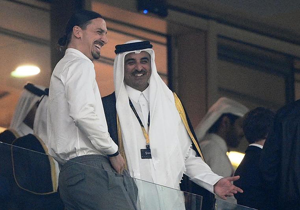 Zlatan Ibrahimovic y el jeque Al Thani, en el palco de Lusail