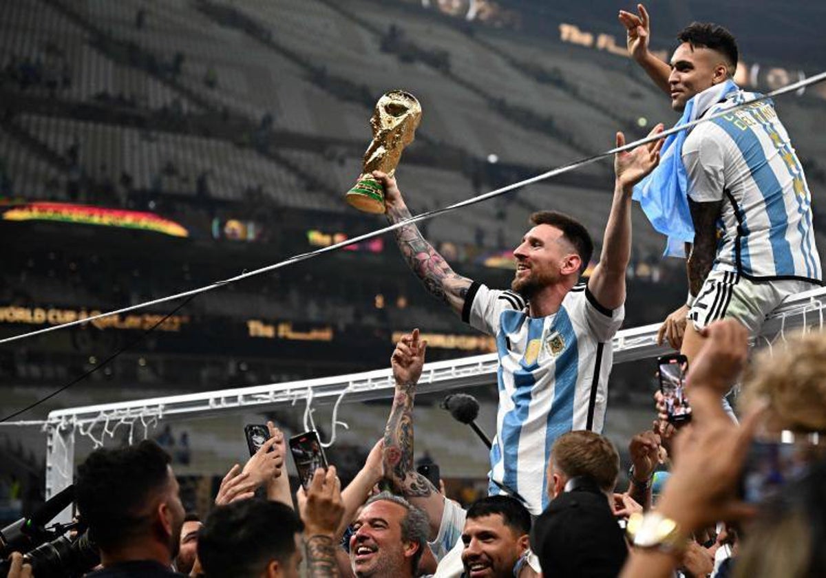 Messi, con la Copa del Mundo