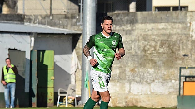 Adrián Cruz, jugador del Arenteiro