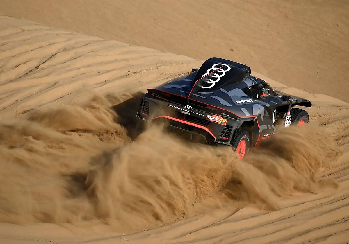 Carlos Sainz, durante el prólogo del Dakar 2023