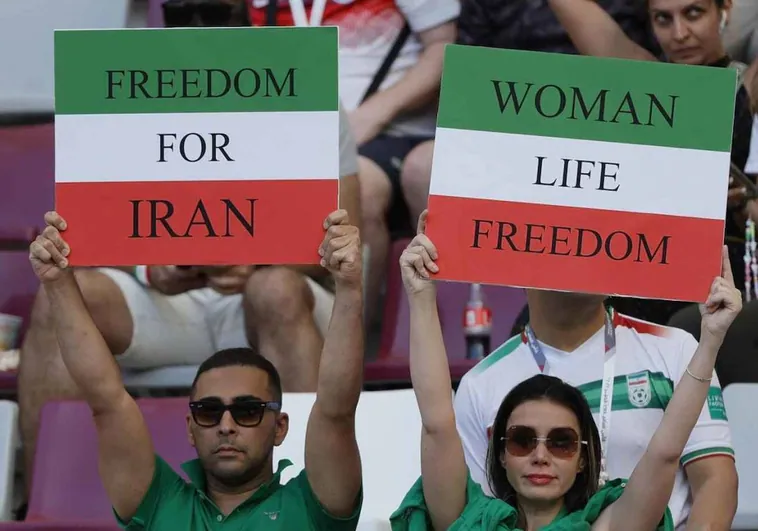 Detenidos varios jugadores iraníes por asistir a una fiesta mixta