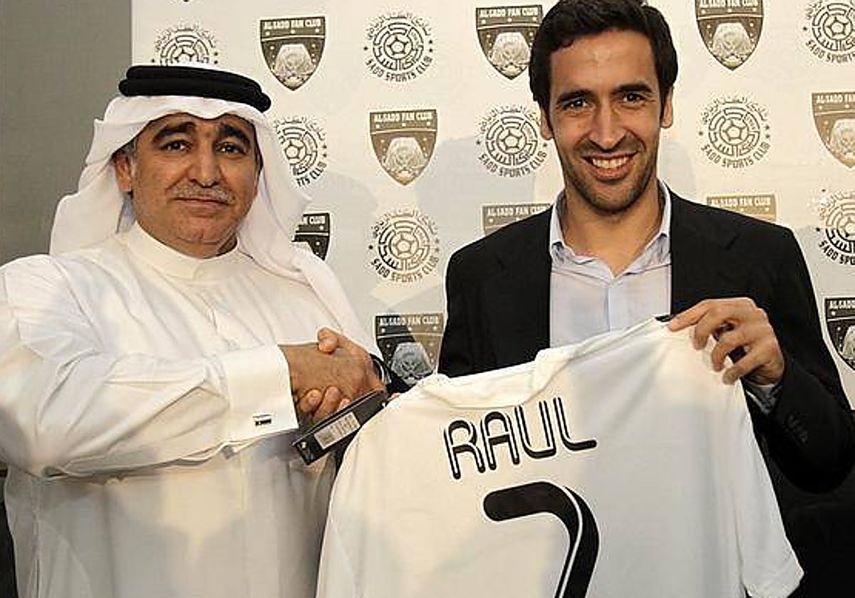 Raúl González, el día de su presentación con el Al-Sadd qatarí