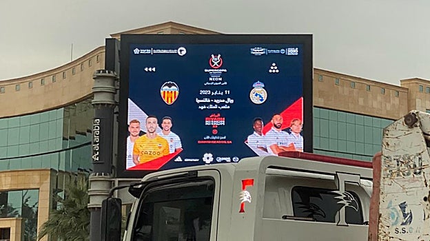 Carteles de la Supercopa en las calles de Riad