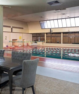 Imagen secundaria 2 - El distante complejo de entrenamiento del Al Nassr y sus modestas instalaciones contrastan con el nivel de modernidad y tecnología al que está acostumbrado Cristiano. Los descampados y la pobreza de los alrededores también se ve distinta a los lujos de donde va a residir.