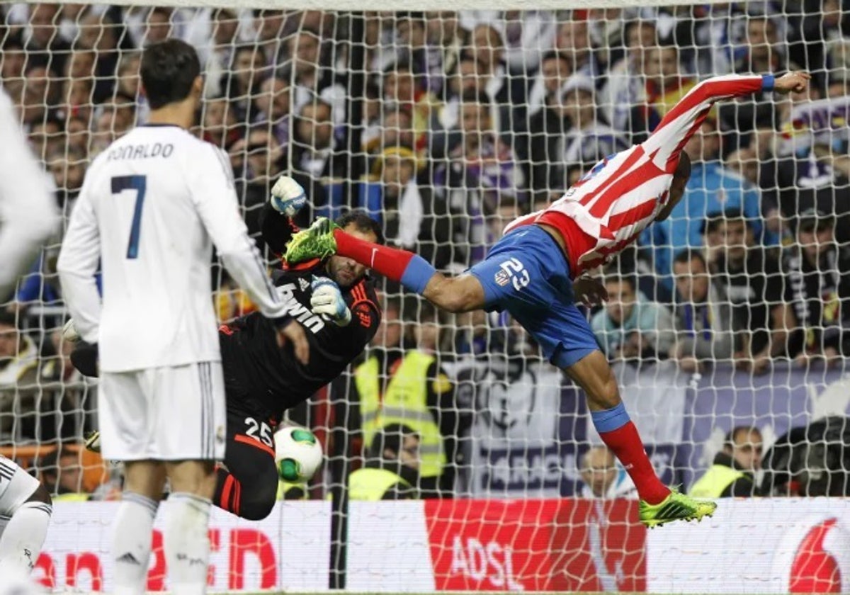 Joao Miranda marca de cabeza el gol que le dio la Copa del Rey al Atlético en 2013