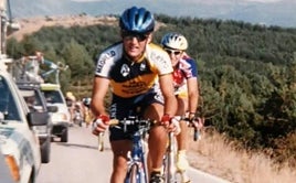 Raúl, en su bicicleta, en la carrera del accidente